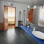 Preciosa Casa Grande Con Patio En 8pax بيت للعطل